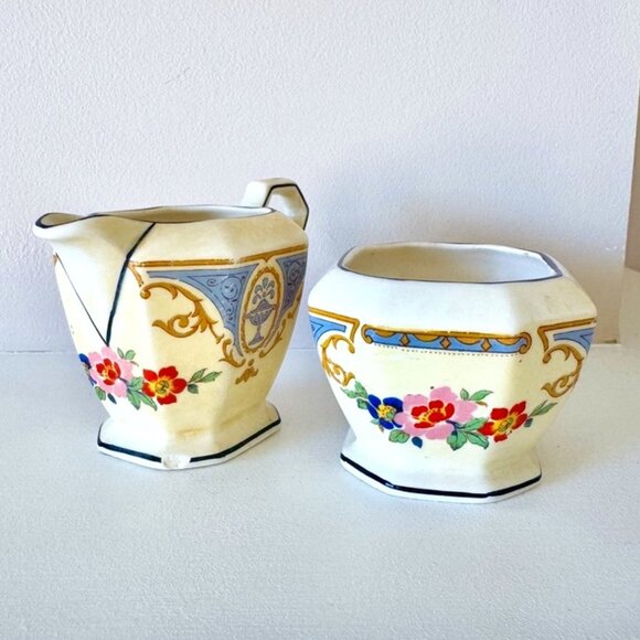 Wedgwood Vintage Chateau Creamer and Sugar Bowl - Picture 1 of 15